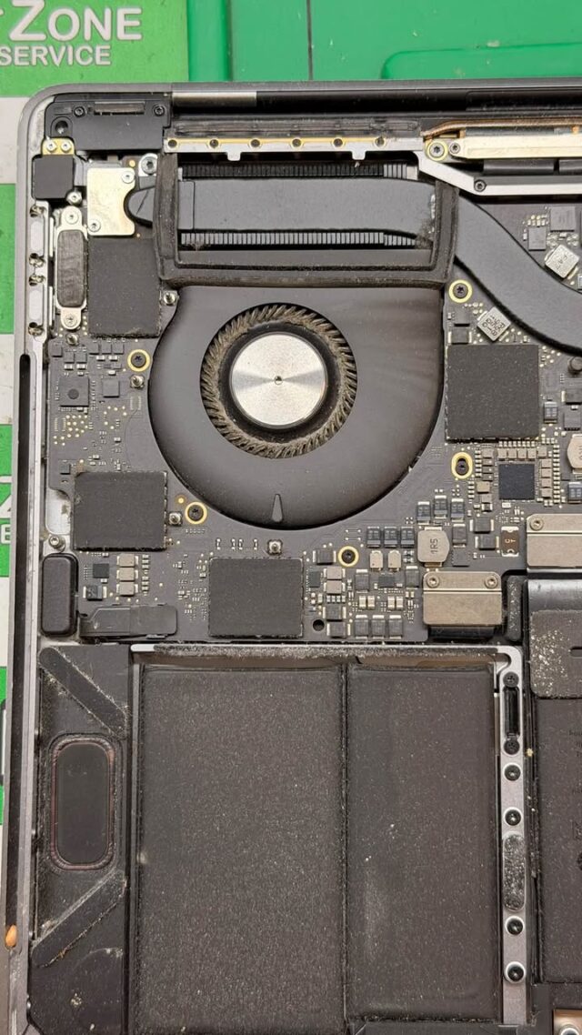 Noul an școlar a început. MacBook-ul tău e pregătit? 💻

După luni de utilizare, praful se adună în interior și poate afecta răcirea, ducând la temperaturi mai mari, ventilatoare zgomotoase și performanțe mai slabe.

🔧 Curățare profesională MacBook Pro
✨ Îndepărtarea prafului din interior
🌬️ Curățarea sistemului de răcire
⚡ Pregătit pentru teme, proiecte și un nou an de muncă

Nu aștepta să înceapă să se încingă. O curățare periodică îl ajută să funcționeze în condiții optime.

📍Timisoara - Str Arieș nr 14